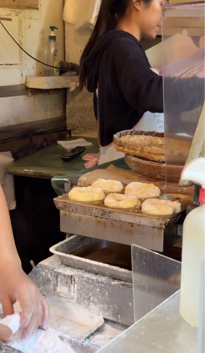 奮起湖現烤甜甜圈.百年檜木甜甜圈 | 去趣 chicTrip
