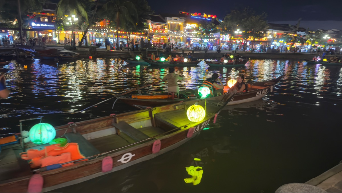 Hoai river boat | 去趣 chicTrip
