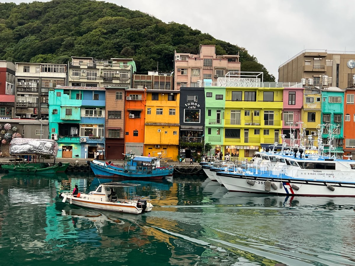 正濱漁港彩色街屋 | 去趣 chicTrip