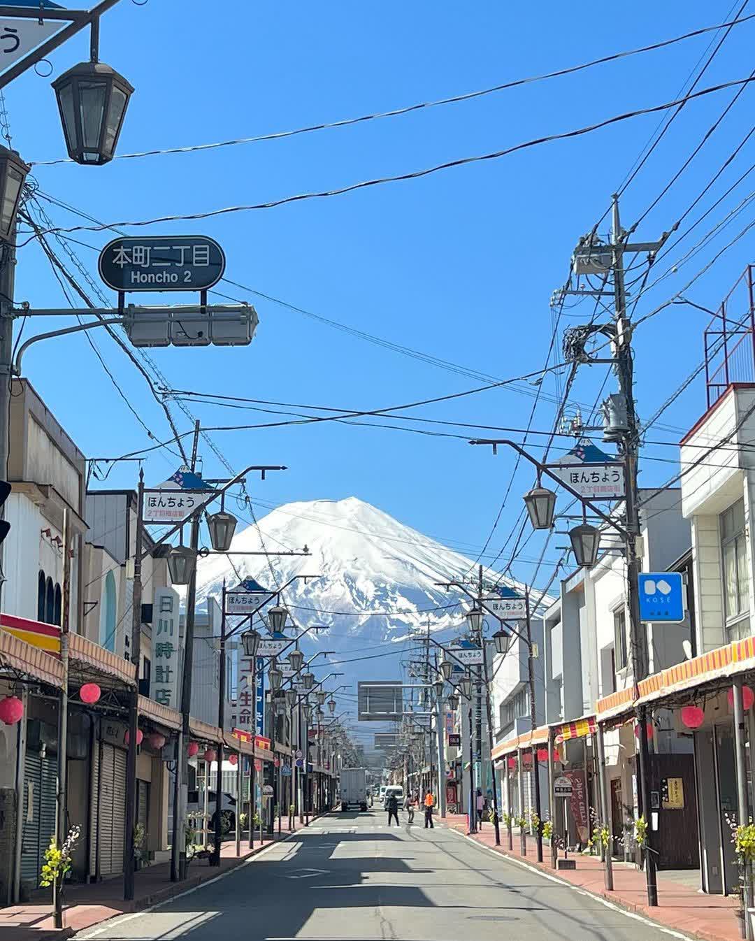 富士山x街道拍攝景點（日川時計店） | 去趣 chicTrip