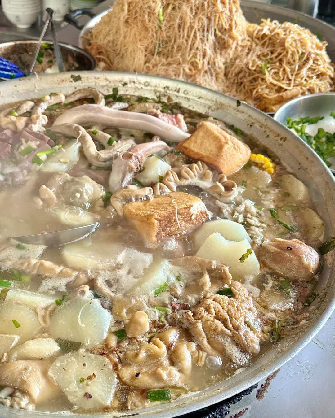 阿蘭古早味（碗粿、豬血湯）