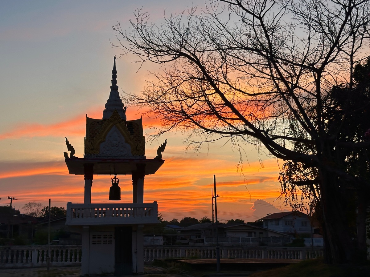 Chedi Luang Po Saeng Wat Mani Chonkhan | 去趣 chicTrip