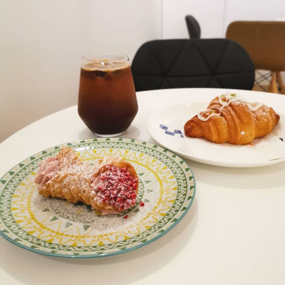 胖尼咖啡 𝐏𝐚𝐧𝐞 𝐞 𝐂𝐚𝐟𝐟𝐞̀ ｜可頌｜義式甜點 ｜ | 去趣 chicTrip