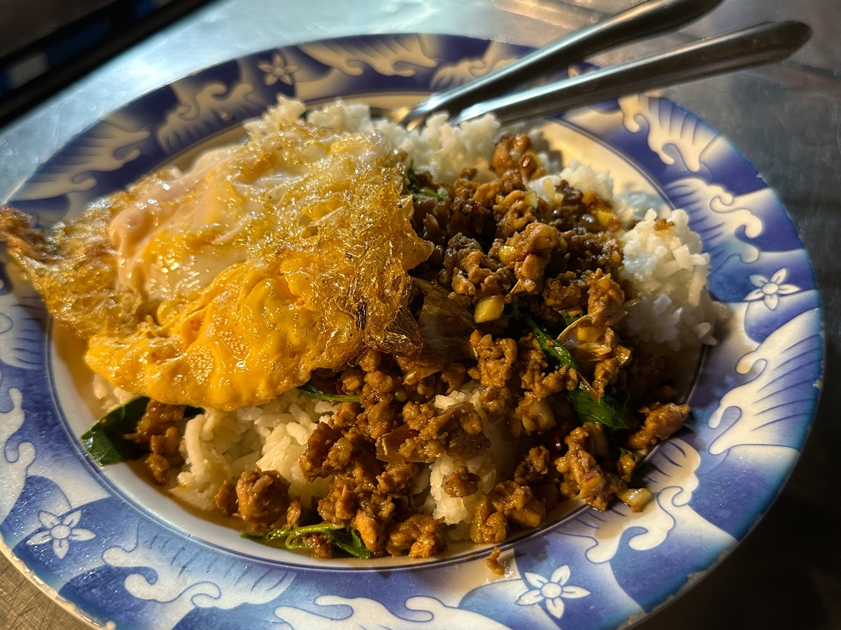 Train Station Night Market | 去趣 chicTrip