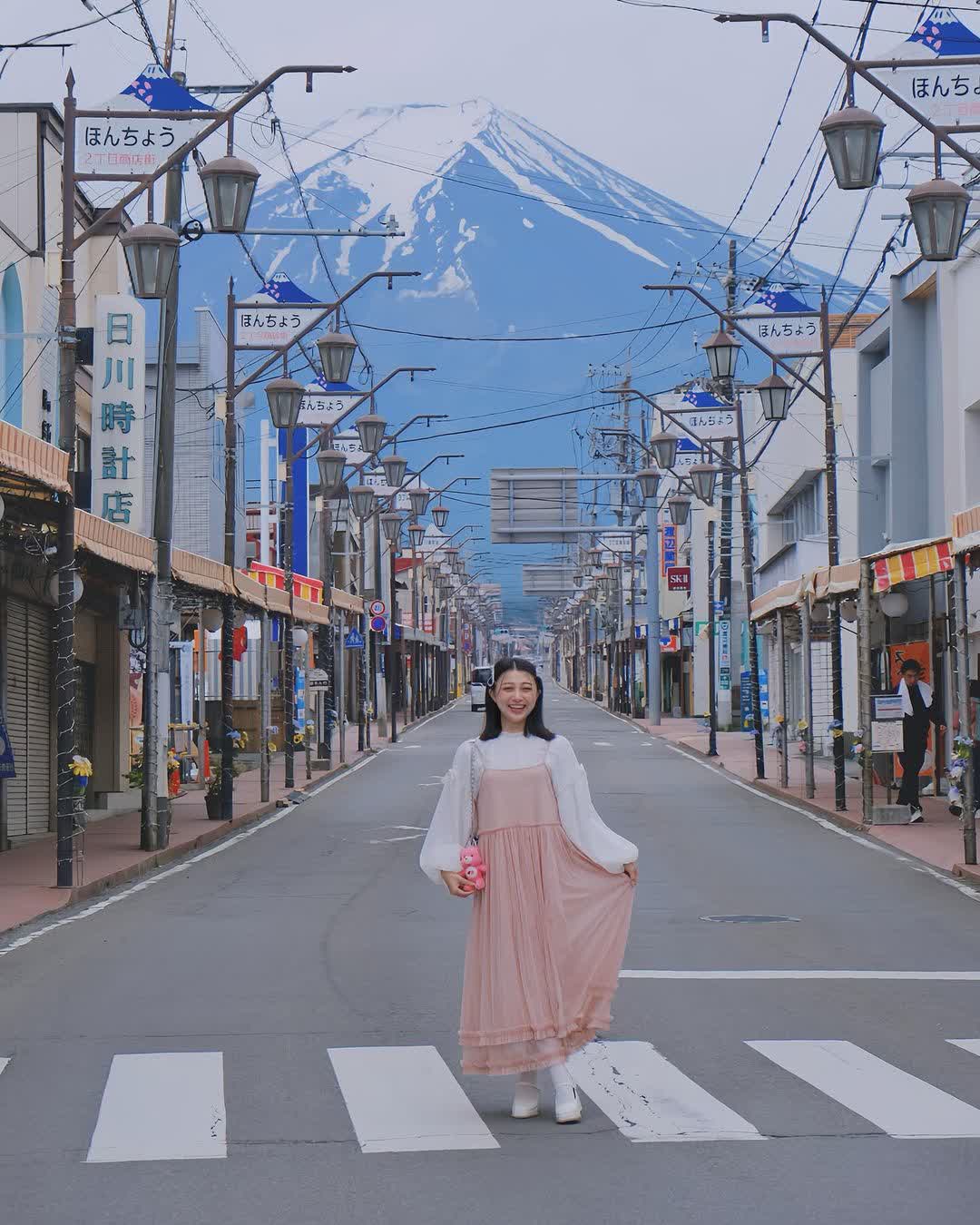 富士山x街道拍攝景點（日川時計店） | 去趣 chicTrip
