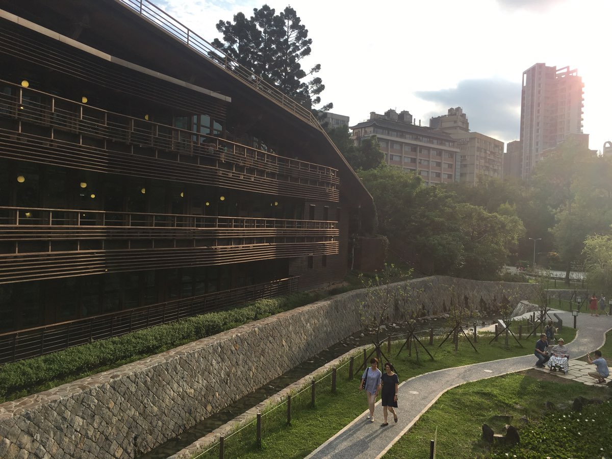 臺北市立圖書館 北投分館 | 去趣 chicTrip