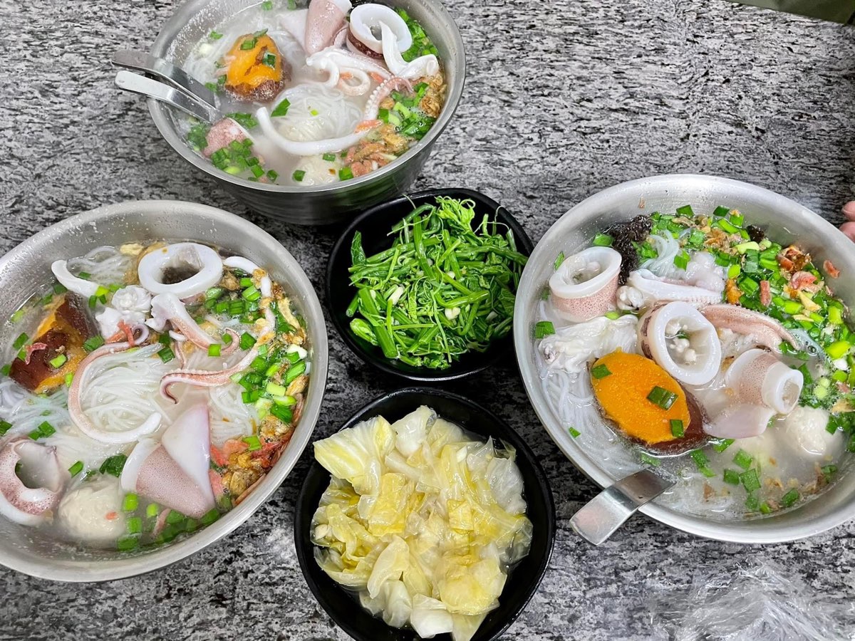 單一純賣 雞湯 小卷米粉 | 去趣 chicTrip