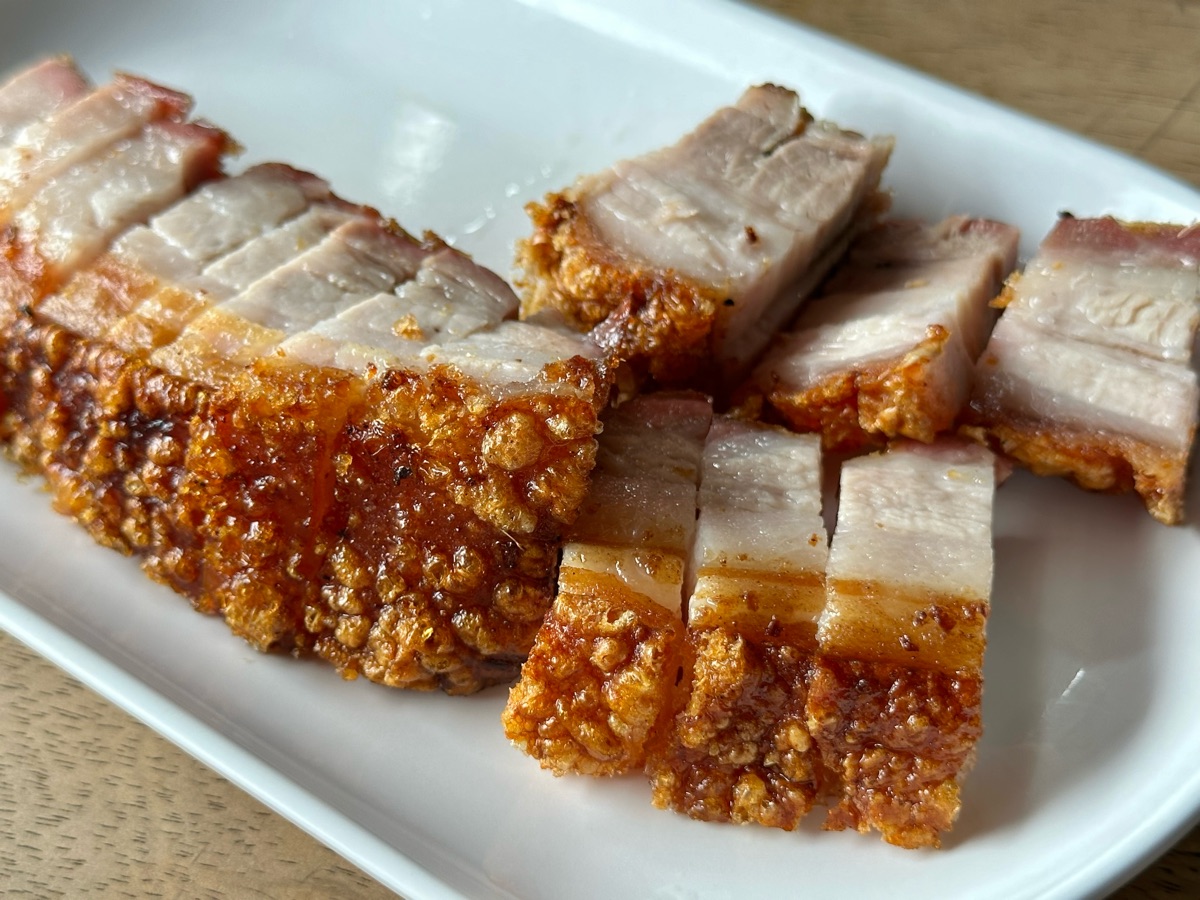 Neng’s Clay Oven Roasted Pork – Muang Mai Market | 去趣 chicTrip