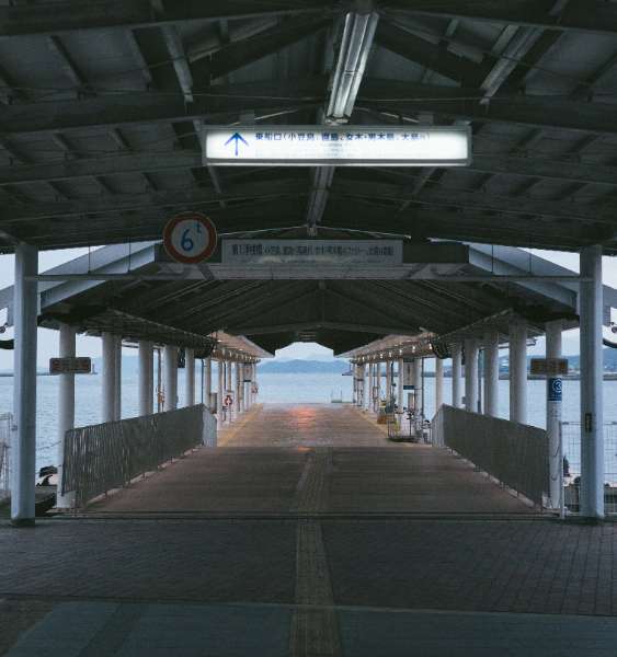 高松港土庄行き高速船のりば(Takamatsu ferry port bound for Tonosho) | 去趣 chicTrip