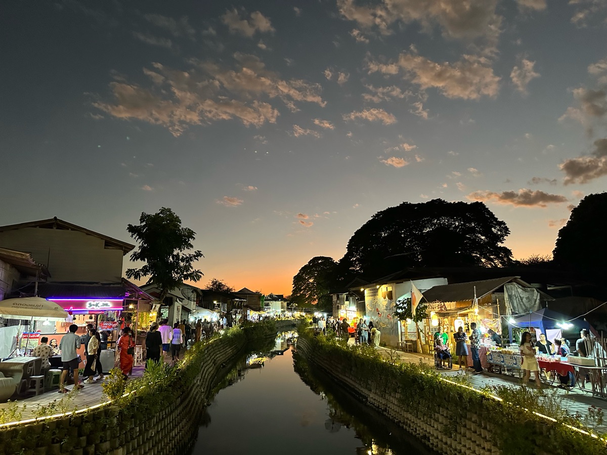 湄卡運河市集 (Mae Kha Canal) | 去趣 chicTrip