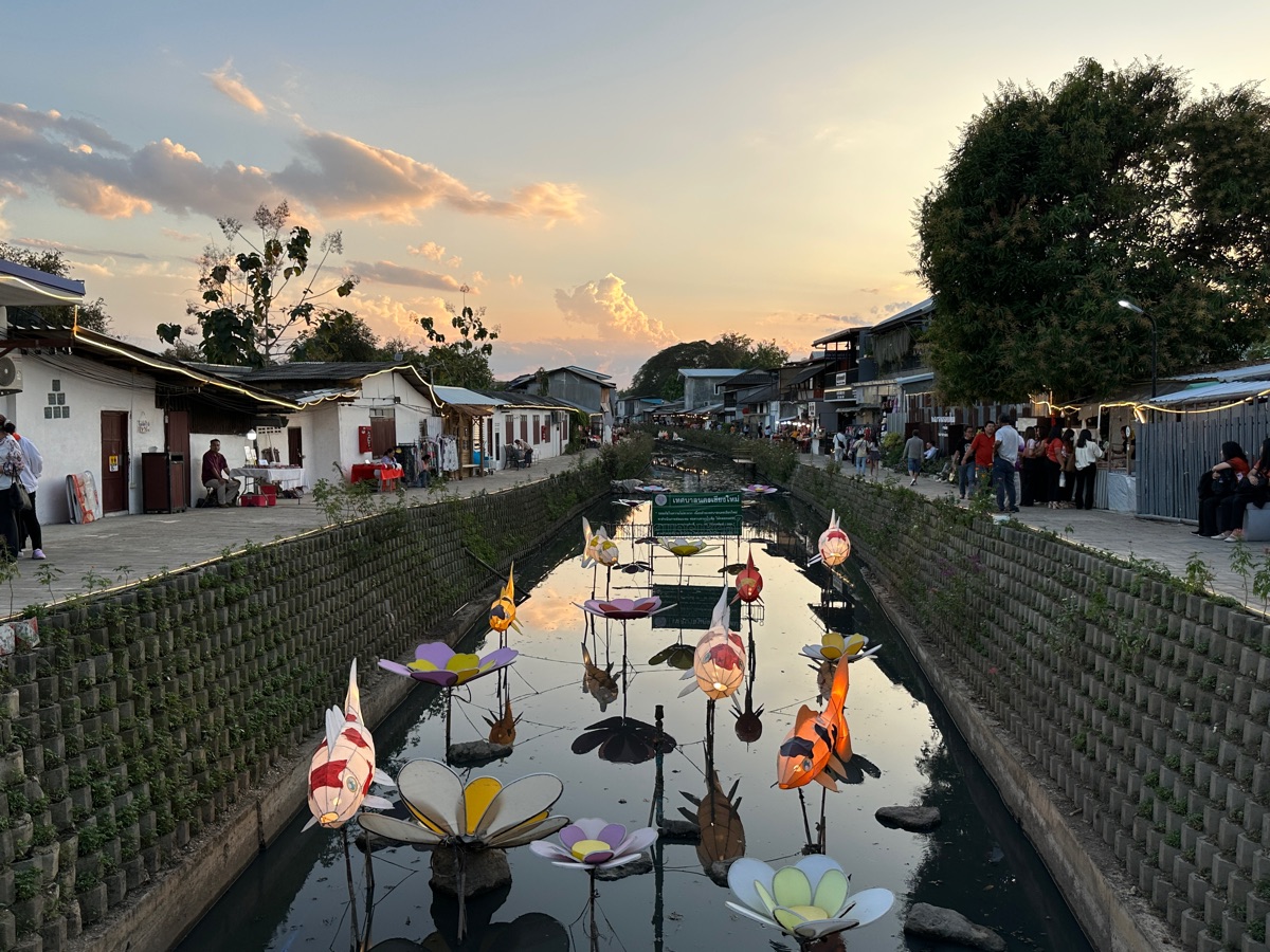 湄卡運河市集 (Mae Kha Canal) | 去趣 chicTrip
